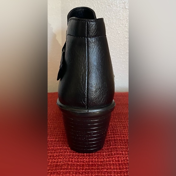 NWT.. WOMENS Easy Street Black Ankle Booties - Picture 11 of 16